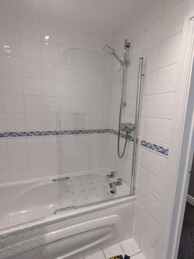 Stylish Modern Apartment, Free Secure Parking Allesley エクステリア 写真